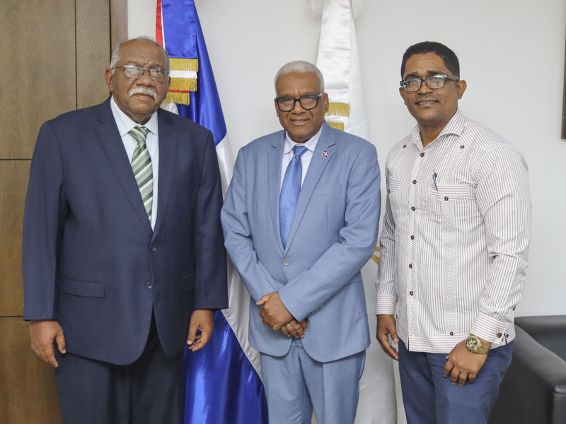 El director general de Jubilaciones y Pensiones, licenciado Juan Rosa, recibió al director ejecutivo del Instituto Nacional de Formación y Capacitación del Magisterio (INAFOCAM), licenciado Francisco Ramírez.  El director general de Jubilaciones y Pensiones, licenciado Juan Rosa, recibió al director ejecutivo del Instituto Nacional de Formación y Capacitación del Magisterio (INAFOCAM), licenciado Francisco Ramírez.