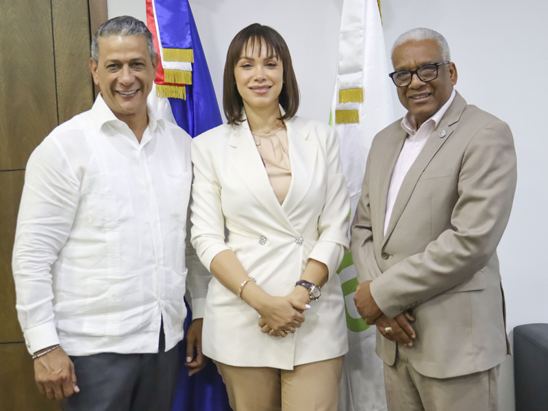 El licenciado Juan Rosa, director general de Jubilaciones y Pensiones a Cargo del Estado (DGJP), recibió la visita de cortesía del candidato a diputado por la Circunscripción 1 de Santiago, el señor Robinson de Jesús Díaz Mejía. El licenciado Juan Rosa, director general de Jubilaciones y Pensiones a Cargo del Estado (DGJP), recibió la visita de cortesía del candidato a diputado por la Circunscripción 1 de Santiago, el señor Robinson de Jesús Díaz Mejía.