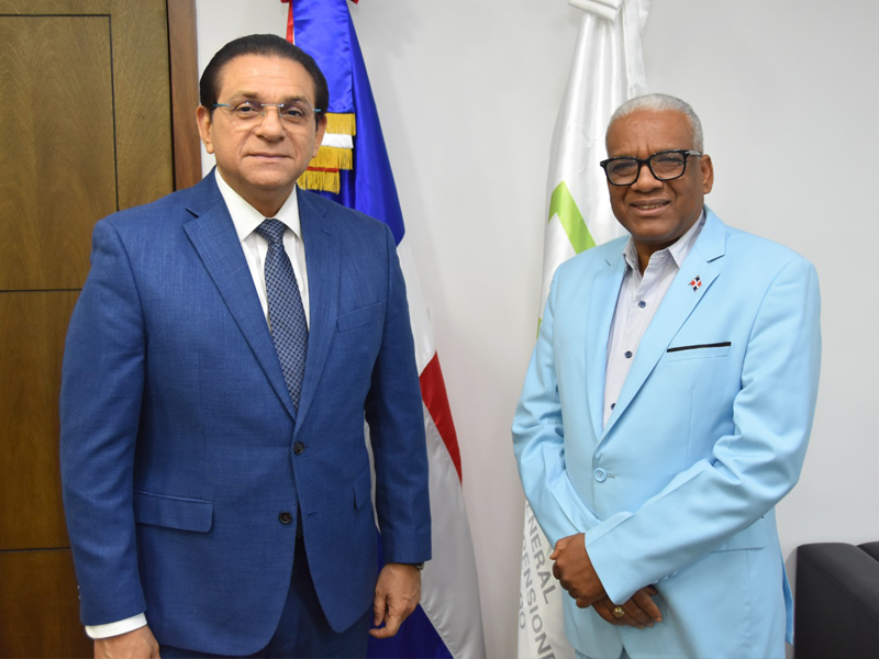 El director general de Jubilaciones y Pensiones a Cargo del Estado (DGJP), licenciado Juan Rosa, recibió en su despacho la visita de cortesía del senador electo por la provincia de Santiago de los Caballeros, doctor Daniel Rivera, con quien abordó temas de interés para ambas partes. El director general de Jubilaciones y Pensiones a Cargo del Estado (DGJP), licenciado Juan Rosa, recibió en su despacho la visita de cortesía del senador electo por la provincia de Santiago de los Caballeros, doctor Daniel Rivera, con quien abordó temas de interés para ambas partes.