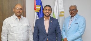 El director general de Jubilaciones y Pensiones a Cargo del Estado (DGJP), licenciado Juan Rosa, recibió en su despacho la visita de cortesía del vicecónsul en Barcelona España, Alexander Caba, encuentro en el cual compartieron temas en común para ambas partes.