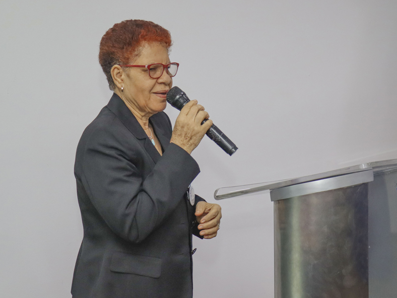 Isidra Espino, responsable del Comité de Ética de la institución, dio las palabras de bienvenida, manifestando su alegría por la celebración de la Semana de la Ética.