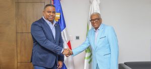 El director general de Jubilaciones y Pensiones a Cargo del Estado (DGJP), licenciado Juan Rosa, recibió hoy la visita de cortesía del diputado por Santo Domingo Norte, Joel Cabrera.