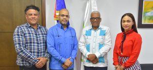 El director general de Jubilaciones y Pensiones a Cargo del Estado (DGJP), licenciado Juan Rosa, recibió en su despacho la visita de cortesía del diputado de ultramar en la circunscripción no. 2, licenciado Edward Cruz, con quien intercambió temas en común para ambas partes.