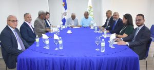 El director general de Jubilaciones y Pensiones a Cargo del Estado (DGJP), licenciado Juan Rosa, se reunió este lunes con una comisión del Instituto Nacional de Bienestar Magisterial (INABIMA), encabezada por su director ejecutivo, licenciado Rafael Pimentel.