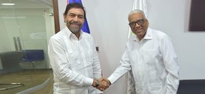 El director general de Jubilaciones y Pensiones a Cargo del Estado (DGJP), licenciado Juan Rosa, recibió en su despacho la visita de cortesía del director ejecutivo del Instituto Nacional de Recursos Hidráulicos (INDRHI), ingeniero Olmedo Caba Romano, reunión en la cual abordaron asuntos de interés para ambas instituciones.