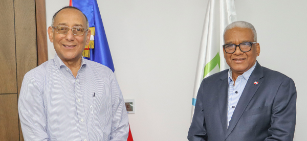 El director general de Jubilaciones y Pensiones a Cargo del Estado (DGJP), licenciado Juan Rosa, recibió en su despacho la visita de cortesía del director de la Oficina para el Reordenamiento del Transporte (OPRET), ingeniero Rafael Santos Pérez, con quien intercambió asuntos en común para ambas instituciones.
