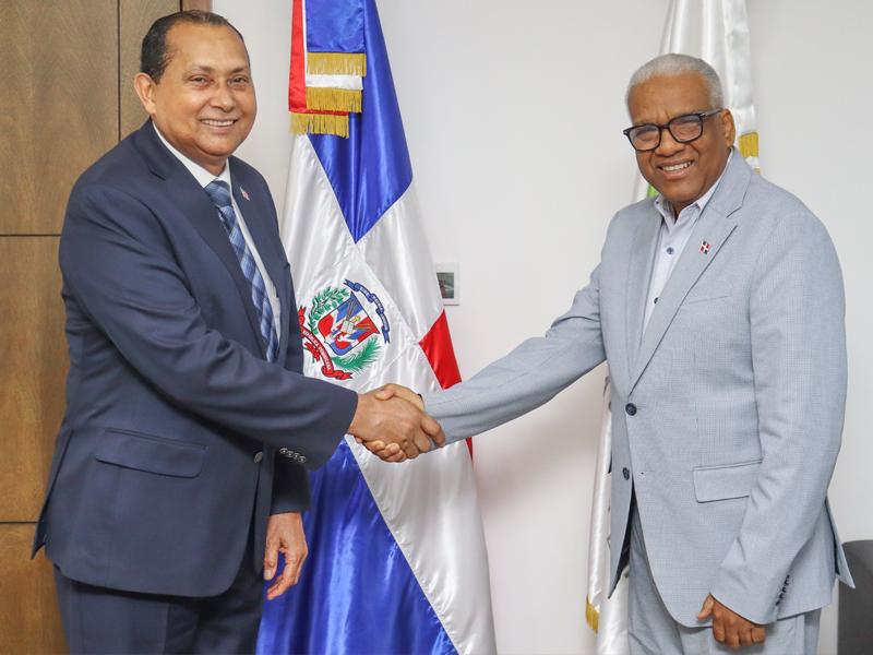El director general de Jubilaciones y Pensiones, licenciado Juan Rosa, recibió una visita de cortesía del director Académico del Centro de Capacitación y Gestión Fiscal (CAPGEFI), licenciado Ramón Novo Padilla. El director general de Jubilaciones y Pensiones, licenciado Juan Rosa, recibió una visita de cortesía del director Académico del Centro de Capacitación y Gestión Fiscal (CAPGEFI), licenciado Ramón Novo Padilla.