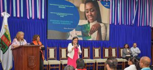 En representación del Director General de Jubilaciones y Pensiones a Cargo del Estado, licenciado Juan Rosa, la licenciada Brixeida Arias, coordinadora de la División de Control de Sobrevivencia participó como invitada especial en el Taller; “Derechos y Beneficios de los Afiliados del Régimen Contributivo”, actividad organizada por la Superintendencia de Salud y Riesgos Laborales (SISALRIL).