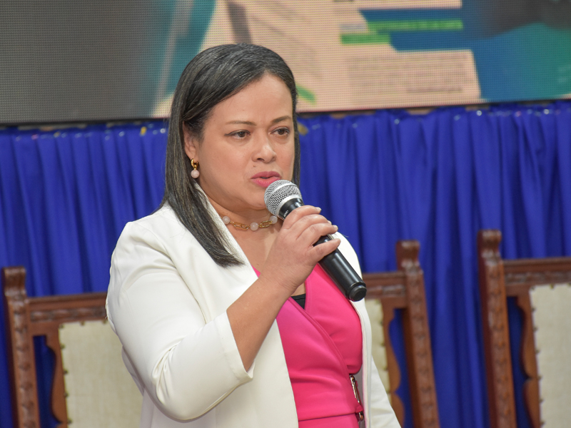 En representación del Director General de Jubilaciones y Pensiones a Cargo del Estado, licenciado Juan Rosa, la licenciada Brixeida Arias, coordinadora de la División de Control de Sobrevivencia participó como invitada especial en el Taller; “Derechos y Beneficios de los Afiliados del Régimen Contributivo”, actividad organizada por la Superintendencia de Salud y Riesgos Laborales (SISALRIL).
