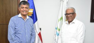El director general de Jubilaciones y Pensiones a Cargo del Estado (DGJP), licenciado Juan Rosa, recibió hoy la visita de cortesía del alcalde del municipio de Santo Domingo Oeste, Francisco Peña, con quien abordó diferentes temas en común para ambas instituciones.
