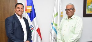 El director general de Jubilaciones y Pensiones a Cargo del Estado (DGJP), licenciado Juan Rosa, recibió en su despacho al cónsul general de la República Dominicana en Hamburgo, Alemania, Carlos Nuñez, visita de cortesía en la cual abordaron temas a común para ambas partes.