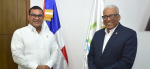 El director general de Jubilaciones y Pensiones a Cargo del Estado (DGJP), licenciado Juan Rosa, recibió hoy la visita de cortesía del diputado de la provincia de Dajabón, Tony Bengoa, encuentro en el cual abordaron temas en común para ambas partes.