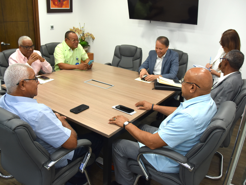 El director general de Jubilaciones y Pensiones, licenciado. Juan Rosa, encabezó una mesa de trabajo con una comisión de la Cooperativa de las Fuerzas Armadas y la Policía Nacional (COOPFFAAPOL). El director general de Jubilaciones y Pensiones, licenciado. Juan Rosa, encabezó una mesa de trabajo con una comisión de la Cooperativa de las Fuerzas Armadas y la Policía Nacional (COOPFFAAPOL).