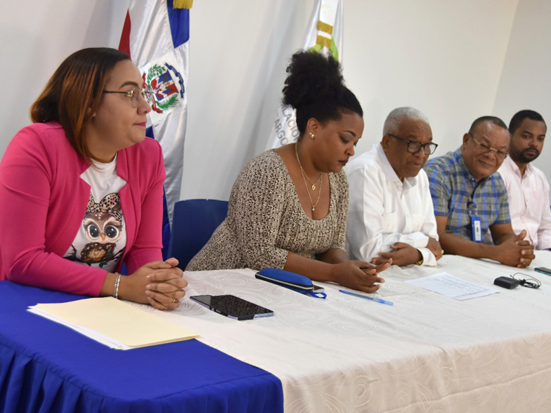 El director general de Jubilaciones y Pensiones, licenciado Juan Rosa, encabezó un importante encuentro en su Sede Central con los auxiliares de Control de Sobrevivencia, a los fines de fortalecer el trabajo de estos colaboradores, quienes son los responsables de visitar a los pensionados a nivel nacional. El director general de Jubilaciones y Pensiones, licenciado Juan Rosa, encabezó un importante encuentro en su Sede Central con los auxiliares de Control de Sobrevivencia, a los fines de fortalecer el trabajo de estos colaboradores, quienes son los responsables de visitar a los pensionados a nivel nacional.