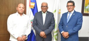 El Director General de Jubilaciones y Pensiones a Cargo del Estado, licenciado Juan Rosa, recibió la visita de cortesía del Cónsul general de La Haya, José Daniel Polanco, y del diputado de Ultramar por Europa, Julio César López Peña. Durante el encuentro, se discutieron temas de interés mutuo para ambas partes.