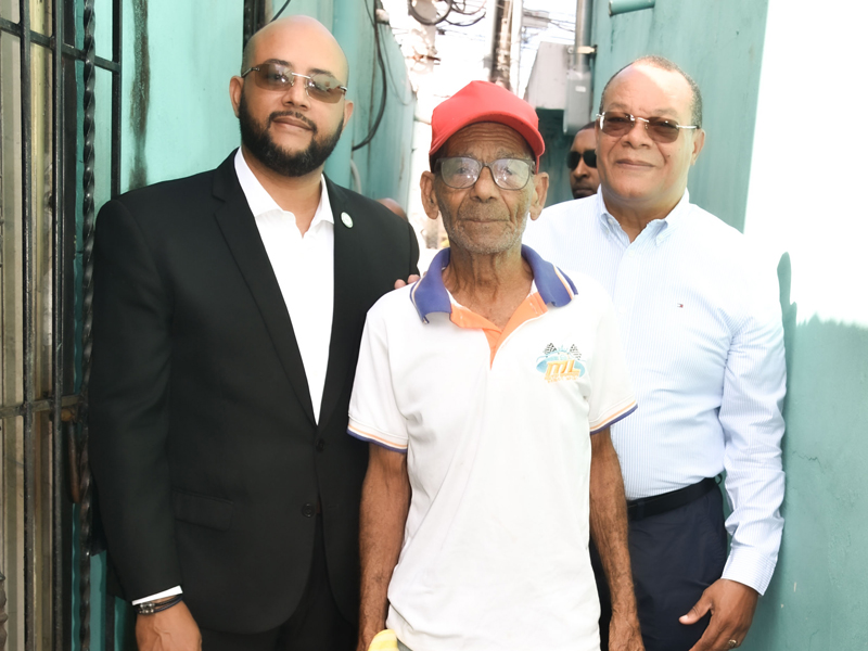Luego de la celebración del Día Nacional del Adulto Mayor, en este mes de octubre y como parte del plan de humanización, que lleva a cabo la Dirección General de Jubilaciones y Pensiones a Cargo del Estado (DGJP), se acercó a pensionados envejecientes en un recorrido por diversas localidades del país. Iniciativa que tiene por objetivo reconocer y honrar la invaluable labor y servicios que estos ciudadanos prestaron al Estado Dominicano