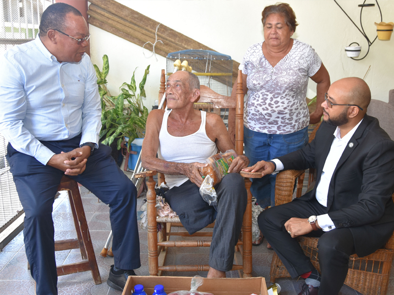 Luego de la celebración del Día Nacional del Adulto Mayor, en este mes de octubre y como parte del plan de humanización, que lleva a cabo la Dirección General de Jubilaciones y Pensiones a Cargo del Estado (DGJP), se acercó a pensionados envejecientes en un recorrido por diversas localidades del país. Iniciativa que tiene por objetivo reconocer y honrar la invaluable labor y servicios que estos ciudadanos prestaron al Estado Dominicano