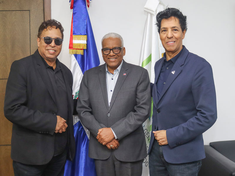 El director general de Jubilaciones y Pensiones a Cargo del Estado, licenciado Juan Rosa, recibió este martes la visita de cortesía del viceministro de Cultura y destacado merenguero dominicano, Fernando Cruz (Bonny Cepeda), con quien estuvo abordando diversos temas en común para ambas partes.