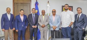 El director general de Jubilaciones y Pensiones a Cargo del Estado, licenciado Juan Rosa, recibió en su despacho la visita de cortesía del merenguero y compositor dominicano, Roberto Pérez (Rubby Pérez) y al presidente de Ouset Capital Opportunity Fund, Harry Green, donde abordaron temas de interés para el país.