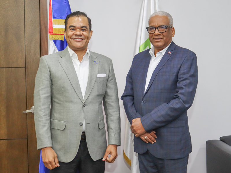 El director general de Jubilaciones y Pensiones a Cargo del Estado (DGJP), licenciado Juan Rosa, sostuvo una reunión este lunes con el director de la Dirección General de Información y Defensa de los Afiliados (DIDA), licenciado Elías Báez de los Santos, para abordar temas relacionados con los procesos de pensiones, jubilaciones y la interoperabilidad entre ambas instituciones. El director general de Jubilaciones y Pensiones a Cargo del Estado (DGJP), licenciado Juan Rosa, sostuvo una reunión este lunes con el director de la Dirección General de Información y Defensa de los Afiliados (DIDA), licenciado Elías Báez de los Santos, para abordar temas relacionados con los procesos de pensiones, jubilaciones y la interoperabilidad entre ambas instituciones.