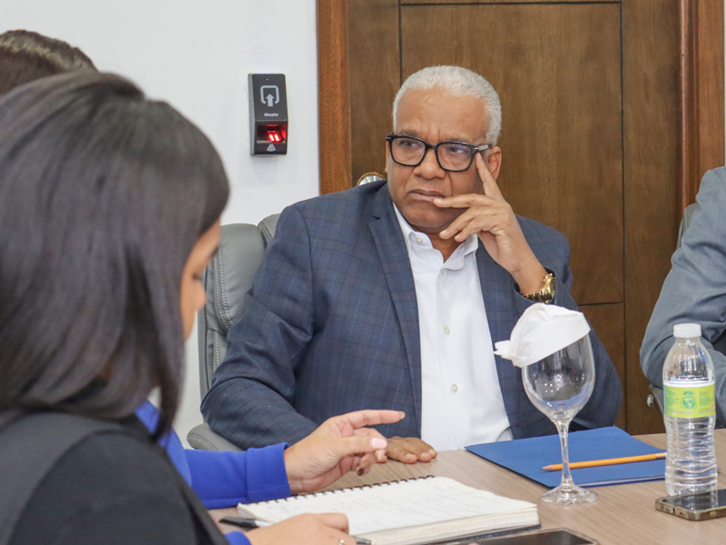 El director general de Jubilaciones y Pensiones a Cargo del Estado (DGJP), licenciado Juan Rosa, sostuvo una reunión este lunes con el director de la Dirección General de Información y Defensa de los Afiliados (DIDA), licenciado Elías Báez de los Santos, para abordar temas relacionados con los procesos de pensiones, jubilaciones y la interoperabilidad entre ambas instituciones. El director general de Jubilaciones y Pensiones a Cargo del Estado (DGJP), licenciado Juan Rosa, sostuvo una reunión este lunes con el director de la Dirección General de Información y Defensa de los Afiliados (DIDA), licenciado Elías Báez de los Santos, para abordar temas relacionados con los procesos de pensiones, jubilaciones y la interoperabilidad entre ambas instituciones.