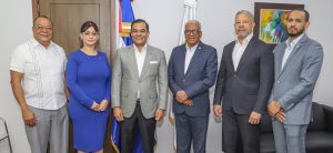 El director general de Jubilaciones y Pensiones a Cargo del Estado (DGJP), licenciado Juan Rosa, sostuvo una reunión este lunes con el director de la Dirección General de Información y Defensa de los Afiliados (DIDA), licenciado Elías Báez de los Santos, para abordar temas relacionados con los procesos de pensiones, jubilaciones y la interoperabilidad entre ambas instituciones. 