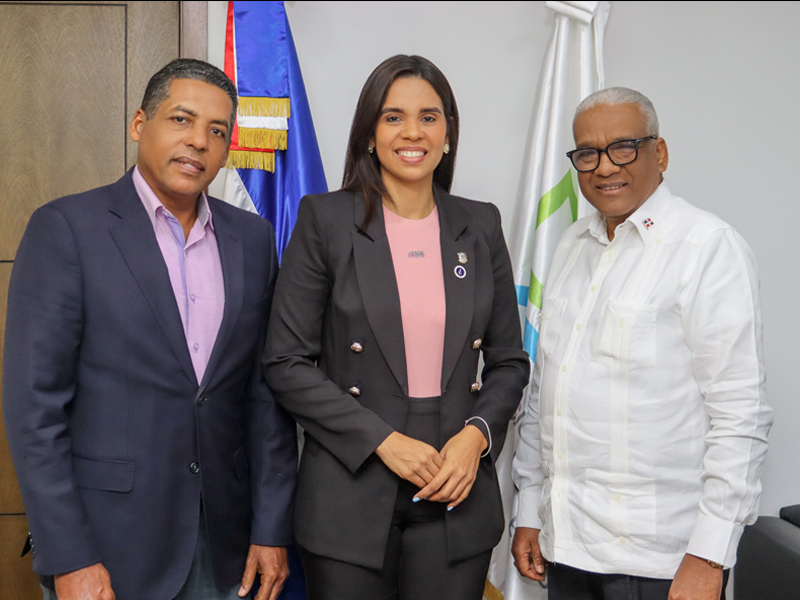 El director general de Jubilaciones y Pensiones a Cargo del Estado, licenciado Juan Rosa, recibió en su despacho a la diputada por el municipio Santo Domingo Norte, Patricia Núñez, quien realizó una visita de cortesía para tratar temas de interés mutuo para ambas partes.