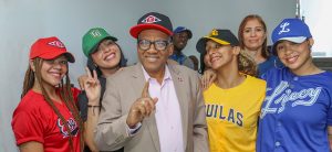 La Dirección General de Jubilaciones y Pensiones a Cargo del Estado (DGJP) llevó a cabo este miércoles la actividad “Pelota Invernal en la DGJP”, un evento lleno de entusiasmo diseñado para involucrar a todos sus colaboradores en el espíritu del béisbol.