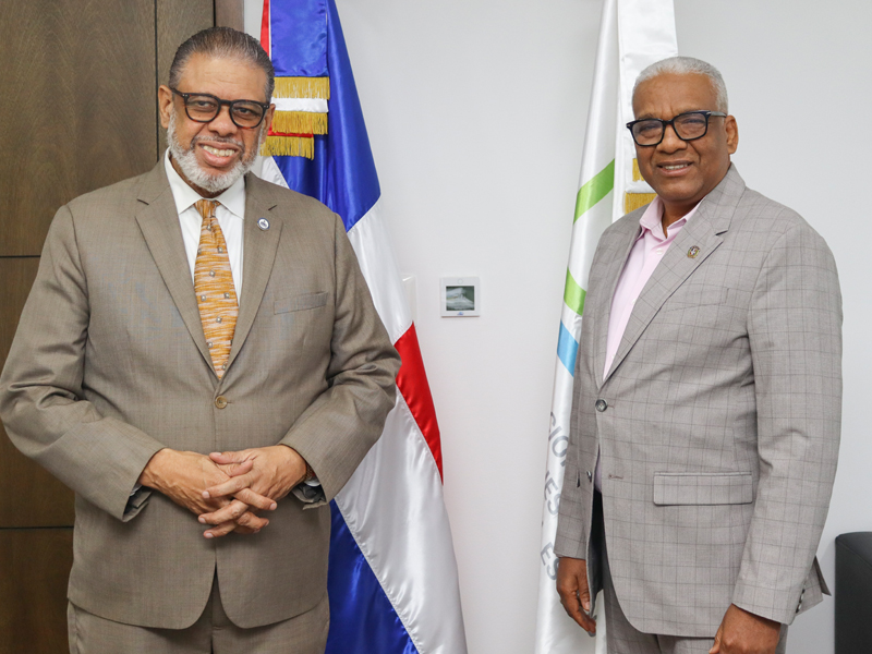 El director general de Jubilaciones y Pensiones a Cargo del Estado, licenciado Juan Rosa, sostuvo un encuentro con el director general de Desarrollo a la Comunidad (DGDC), Modesto Guzmán, con el propósito de estrechar lazos interinstitucionales y fortalecer las iniciativas orientadas al bienestar

En la reunión, ambos directivos abordaron temas clave relacionados con el desarrollo social y comunitario, explorando oportunidades para coordinar esfuerzos y generar un impacto positivo en la sociedad dominicana.

Este acercamiento reafirma el compromiso de ambas entidades en trabajar de manera conjunta para impulsar políticas públicas que favorezcan el desarrollo humano, priorizando la equidad y la sostenibilidad en todas las acciones a emprender.