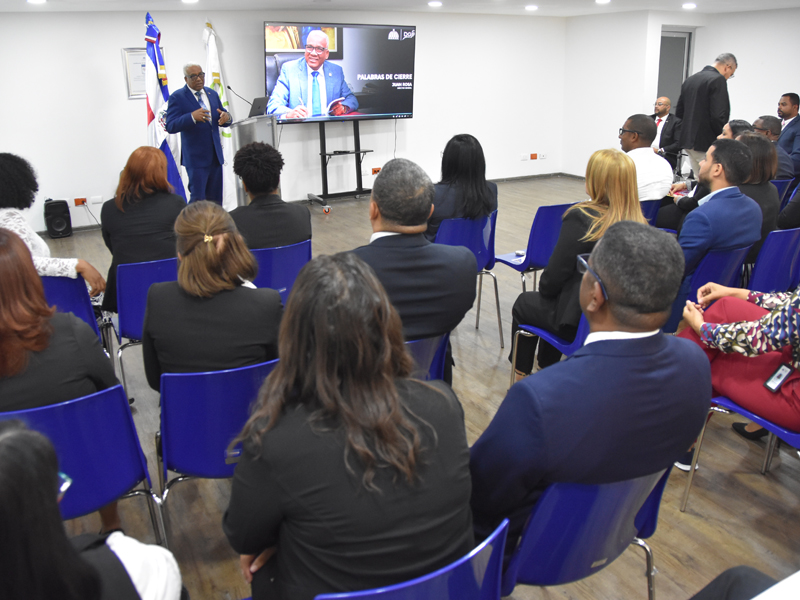 La Dirección General de Jubilaciones y Pensiones a Cargo del Estado (DGJP), presentó los resultados del T4 correspondiente al cuarto trimestre octubre-diciembre de 2024, alcanzando una puntuación de un 99.50% en la evaluación de logros institucionales, con más del 90% de las metas cumplidas, según el Seguimiento y Monitoreo del Plan Operativo Anual (POA). El director general de la institución, licenciado Juan Rosa, expresó su satisfacción por los resultados obtenidos y felicitó a los colaboradores y ganadores por su alto rendimiento. Rosa informó que la ejecución presupuestaria alcanzó un 99% en pensiones y un 96.47% en el ámbito administrativo. La Dirección General de Jubilaciones y Pensiones a Cargo del Estado (DGJP), presentó los resultados del T4 correspondiente al cuarto trimestre octubre-diciembre de 2024, alcanzando una puntuación de un 99.50% en la evaluación de logros institucionales, con más del 90% de las metas cumplidas, según el Seguimiento y Monitoreo del Plan Operativo Anual (POA). El director general de la institución, licenciado Juan Rosa, expresó su satisfacción por los resultados obtenidos y felicitó a los colaboradores y ganadores por su alto rendimiento. Rosa informó que la ejecución presupuestaria alcanzó un 99% en pensiones y un 96.47% en el ámbito administrativo.