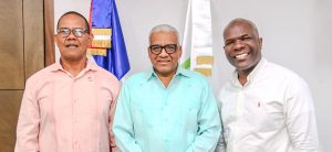 El director general de Jubilaciones y Pensiones a Cargo del Estado, licenciado Juan Rosa, recibió este miércoles en su despacho la visita de cortesía de los diputados Luis Gómez y Miguel Arredondo, ambos de la provincia de San Pedro de Macorís. Durante el encuentro los funcionarios abordaron diversos temas en materia de pensiones que van en beneficio de los ciudadanos.