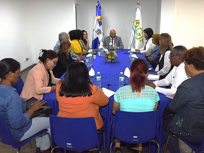 La Dirección General de Jubilaciones y Pensiones, a Cargo del Estado (DGJP), recibió una comisión de diferentes representantes del sector salud, a los fines de conocer sus inquietudes y evaluar los procesos de tramitación de pensiones de sus afiliados.