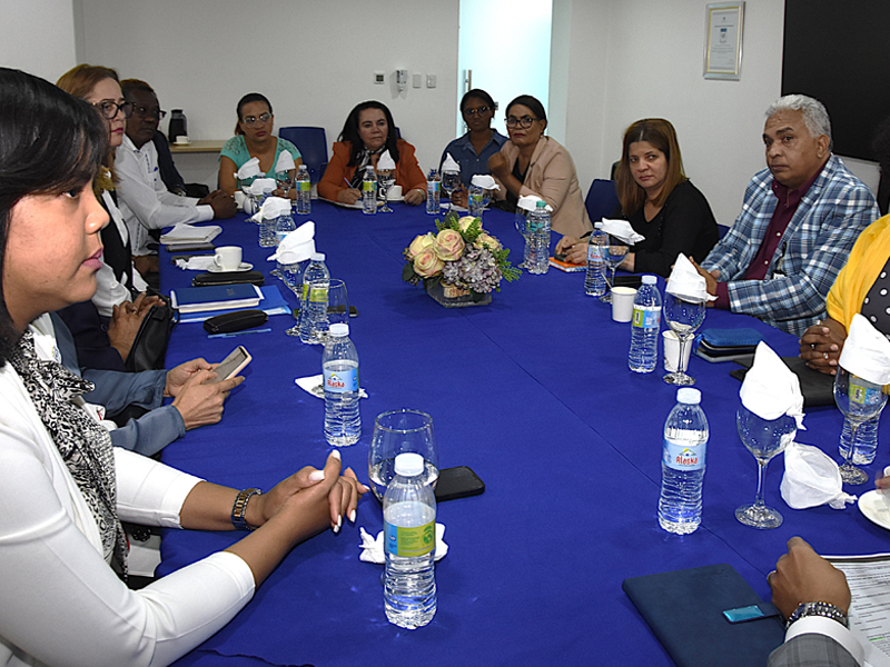 La Dirección General de Jubilaciones y Pensiones, a Cargo del Estado (DGJP), recibió una comisión de diferentes representantes del sector salud, a los fines de conocer sus inquietudes y evaluar los procesos de tramitación de pensiones de sus afiliados.