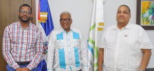 El director general de Jubilaciones y Pensiones a Cargo del Estado, licenciado Juan Rosa, recibió en su despacho la visita de cortesía del cónsul general dominicano en Antigua y Barbuda, Joaquín Díaz López, con quien estuvo intercambiando temas de interés. En la visita, el diplomático estuvo acompañado de su vicecónsul Daurin Muñoz.