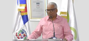 El director de la Dirección General de Jubilaciones y Pensiones, a Cargo del Estado, licenciado Juan Rosa, destacó la importancia de la comunicación interna y externa en el ámbito institucional y exhortó a los lideres de las distintas áreas departamentales continuar con las políticas y procedimientos establecidos por la División de Comunicaciones. Enfatizó que no solo se trata de la expresión verbal, sino también de la comunicación no verbal. En ese sentido, mencionó el trato amable del equipo de protocolo hacia los adultos mayores que visitan la institución, destacándolo como un ejemplo de comunicación efectiva que dicen más que mil palabras.