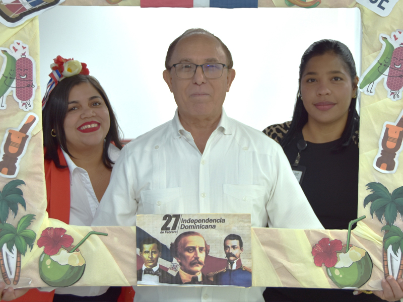 En conmemoración del Día de la Independencia Nacional, la Dirección General de Jubilaciones y Pensiones a Cargo del Estado (DGJP), recibió a sus colaboradores con música y obsequios de confites, creando un ambiente de celebración y orgullo patrio.