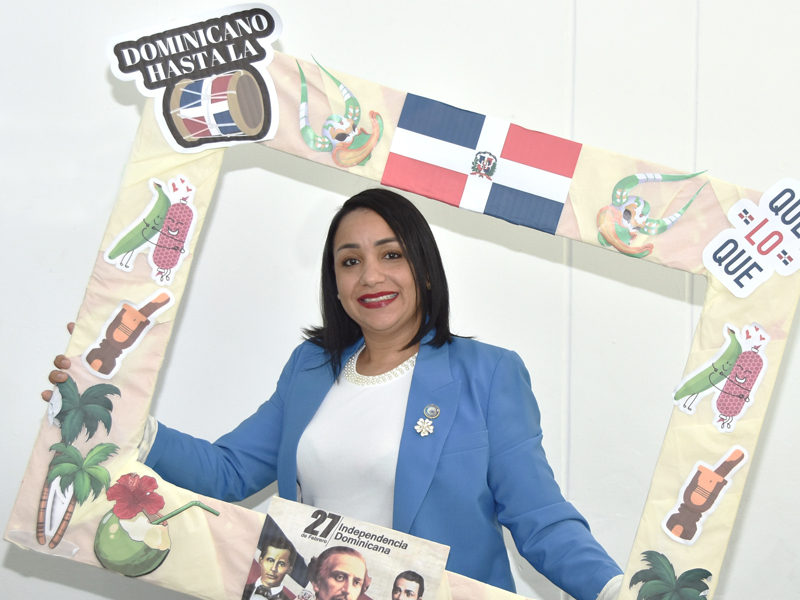 En conmemoración del Día de la Independencia Nacional, la Dirección General de Jubilaciones y Pensiones a Cargo del Estado (DGJP), recibió a sus colaboradores con música y obsequios de confites, creando un ambiente de celebración y orgullo patrio.