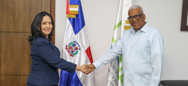 El director general de Jubilaciones y Pensiones a Cargo del Estado, licenciado Juan Rosa, recibió en su despacho la visita de cortesía de la embajadora extraordinaria y plenipotenciaria de la República Dominicana en el Estado Plurinacional de Bolivia, Sara Paulino Cárdenas, con quien sostuvo un fructífero encuentro donde abordaron temas de interés común.