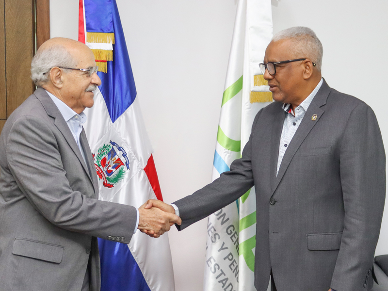 El director general de Jubilaciones y Pensiones a Cargo del Estado, licenciado Juan Rosa, recibió este miércoles en su despacho, la visita de cortesía del senador por la provincia de Valverde Mao, Odalis Rodríguez, con quien conversó temas de interés en general.  El director general de Jubilaciones y Pensiones a Cargo del Estado, licenciado Juan Rosa, recibió este miércoles en su despacho, la visita de cortesía del senador por la provincia de Valverde Mao, Odalis Rodríguez, con quien conversó temas de interés en general.