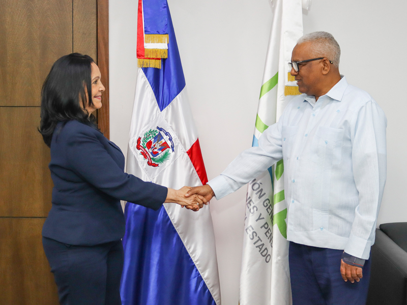 El director general de Jubilaciones y Pensiones a Cargo del Estado, licenciado Juan Rosa, recibió en su despacho la visita de cortesía de la embajadora extraordinaria y plenipotenciaria de la República Dominicana en el Estado Plurinacional de Bolivia, Sara Paulino Cárdenas, con quien sostuvo un fructífero encuentro donde abordaron temas de interés común. El director general de Jubilaciones y Pensiones a Cargo del Estado, licenciado Juan Rosa, recibió en su despacho la visita de cortesía de la embajadora extraordinaria y plenipotenciaria de la República Dominicana en el Estado Plurinacional de Bolivia, Sara Paulino Cárdenas, con quien sostuvo un fructífero encuentro donde abordaron temas de interés común.