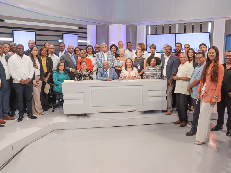 El programa radial Hablemos de Pensiones arribó este martes a su 2do Aniversario, donde el director general de Jubilaciones y Pensiones, licenciado Juan Rosa destacó los logros y avances obtenidos en el ámbito de pensiones durante la gestión del presidente Luis Abinader, desde agosto 2020 a la fecha.

Indicó que, como parte de los logros exhibidos se pueden destacar el aumento significativo de pensiones otorgadas.

“Desde agosto del 2020 a la fecha hemos otorgado más de 136 mil pensiones, dentro de las cuales, 59 mil 703 corresponden a solidarias y más de 36 mil del antiguo Instituto Dominicano de Seguros Sociales (IDSS)”, expresó el funcionario.