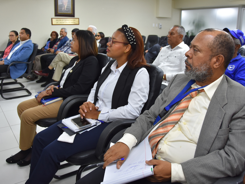 La Dirección General de Jubilaciones y Pensiones a Cargo del Estado (DGJP) reafirma su compromiso con la educación previsional al impartir una charla sobre el Sistema de Reparto Estatal en el Consejo Nacional de Drogas. La iniciativa busca orientar a los colaboradores de entidades estatales sobre los beneficios y procedimientos para acceder a una pensión, promoviendo una mayor comprensión del sistema. La Dirección General de Jubilaciones y Pensiones a Cargo del Estado (DGJP) reafirma su compromiso con la educación previsional al impartir una charla sobre el Sistema de Reparto Estatal en el Consejo Nacional de Drogas. La iniciativa busca orientar a los colaboradores de entidades estatales sobre los beneficios y procedimientos para acceder a una pensión, promoviendo una mayor comprensión del sistema.