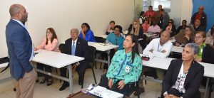 La Dirección General de Jubilaciones y Pensiones a Cargo del Estado (DGJP), a través de la División de Seguimiento al Sistema de Reparto, impartió la primera de una serie de charlas en el Ministerio de educación Superior, Ciencia y Tecnología (MESCYT), sobre el "Sistema de Reparto: Procedimientos y Beneficios para los Empleados", dirigidas a colaboradores de distintas instituciones estatales.