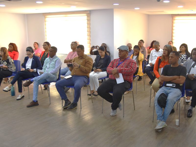 El Ministerio de Energía y Minas, en coordinación con la Dirección General de Jubilaciones y Pensiones (DGJP), impartió la charla “Uso Racional de la Energía”, con el objetivo de fomentar una cultura de ahorro energético y promover prácticas que optimicen el consumo de energía. El Ministerio de Energía y Minas, en coordinación con la Dirección General de Jubilaciones y Pensiones (DGJP), impartió la charla “Uso Racional de la Energía”, con el objetivo de fomentar una cultura de ahorro energético y promover prácticas que optimicen el consumo de energía.