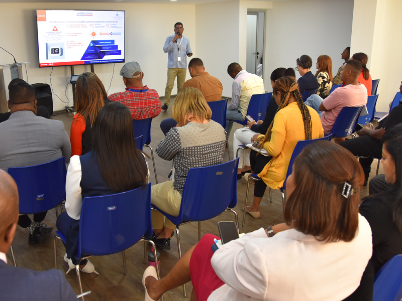 El Ministerio de Energía y Minas, en coordinación con la Dirección General de Jubilaciones y Pensiones (DGJP), impartió la charla “Uso Racional de la Energía”, con el objetivo de fomentar una cultura de ahorro energético y promover prácticas que optimicen el consumo de energía. El Ministerio de Energía y Minas, en coordinación con la Dirección General de Jubilaciones y Pensiones (DGJP), impartió la charla “Uso Racional de la Energía”, con el objetivo de fomentar una cultura de ahorro energético y promover prácticas que optimicen el consumo de energía.
