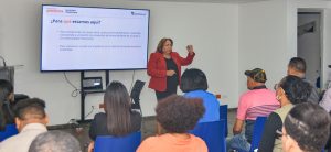 La Dirección General de Jubilaciones y Pensiones a Cargo del Estado (DGJP), en coordinación con el Banco de Reservas (Banreservas), impartió la charla “Cultura Financiera para un Bienestar Feliz”, con el objetivo de orientar a los participantes sobre el uso eficiente de los productos financieros, de acuerdo con sus necesidades económicas.