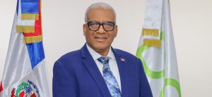 La Dirección General de Jubilaciones y Pensiones a Cargo del Estado (DGJP) da pasos firmes con el lanzamiento de la campaña externa “Innovamos para ti” que tiene como objetivo ofrecer a los usuarios los servicios en línea, como consulta tu pensión, histórico de pago, certificación de pensión y no pensión, facilitando los trámites burocráticos y simplificando los tiempos de búsqueda. El director general de la DGJP licenciado Juan Rosa, dijo que esta campaña, se enmarca en los lineamientos establecidos en la meta presidencial que encabeza el presidente Luis Abinader, a través del programa “Burocracia Cero” que busca transformar a las instituciones gubernamentales en la agilización de los procesos de trámites y   eficientizar los servicios en línea.