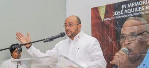 La Dirección General de Jubilaciones y Pensiones a Cargo del Estado (DGJP) participó en el acto de toma de posesión de la nueva Junta Directiva de la Asociación Nacional de Pensionados de la Corporación Dominicana de Empresas Eléctricas Estatales (ANPACODEEE), quienes tendrán a su cargo la gestión de la entidad durante el período 2025-2028. El licenciado Félix Joel Almonte, subdirector de la DGJP, en representación del director general, licenciado Juan Rosa, felicitó a los nuevos directivos, encabezados por su presidente, el señor Pablo Morillo Almonte, los exhortó a trabajar por el bienestar y la mejora de la calidad de vida de los jubilados y pensionados de ANPACODEEE. Almonte subrayó también los logros exhibidos en la actual gestión de la DGJP, encabezada por el licenciado Juan Rosa, destacando el aumento significativo de pensiones otorgadas, correspondientes a solidarias del Régimen Subsidiado del Sistema Dominicano de la Seguridad Social, por vejez, discapacidad y de madres solteras, además pensiones por sobrevivencia y por antigüedad en el servicio, entre otras. `