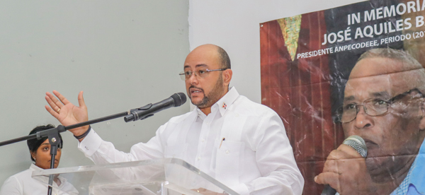La Dirección General de Jubilaciones y Pensiones a Cargo del Estado (DGJP) participó en el acto de toma de posesión de la nueva Junta Directiva de la Asociación Nacional de Pensionados de la Corporación Dominicana de Empresas Eléctricas Estatales (ANPACODEEE), quienes tendrán a su cargo la gestión de la entidad durante el período 2025-2028. El licenciado Félix Joel Almonte, subdirector de la DGJP, en representación del director general, licenciado Juan Rosa, felicitó a los nuevos directivos, encabezados por su presidente, el señor Pablo Morillo Almonte, los exhortó a trabajar por el bienestar y la mejora de la calidad de vida de los jubilados y pensionados de ANPACODEEE. Almonte subrayó también los logros exhibidos en la actual gestión de la DGJP, encabezada por el licenciado Juan Rosa, destacando el aumento significativo de pensiones otorgadas, correspondientes a solidarias del Régimen Subsidiado del Sistema Dominicano de la Seguridad Social, por vejez, discapacidad y de madres solteras, además pensiones por sobrevivencia y por antigüedad en el servicio, entre otras. `