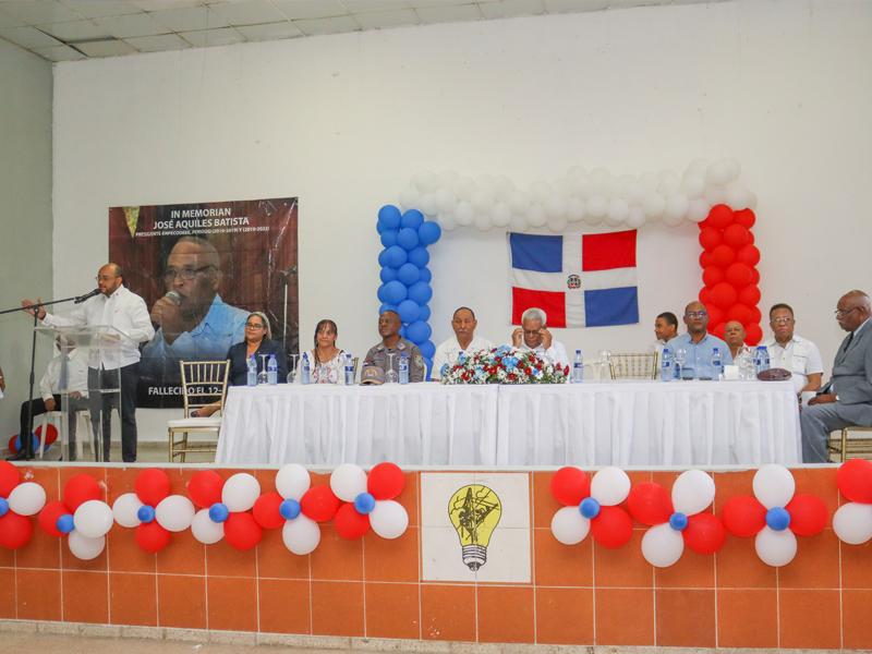 La Dirección General de Jubilaciones y Pensiones a Cargo del Estado (DGJP) participó en el acto de toma de posesión de la nueva Junta Directiva de la Asociación Nacional de Pensionados de la Corporación Dominicana de Empresas Eléctricas Estatales (ANPACODEEE), quienes tendrán a su cargo la gestión de la entidad durante el período 2025-2028.

El licenciado Félix Joel Almonte, subdirector de la DGJP, en representación del director general, licenciado Juan Rosa, felicitó a los nuevos directivos, encabezados por su presidente, el señor Pablo Morillo Almonte, los exhortó a trabajar por el bienestar y la mejora de la calidad de vida de los jubilados y pensionados de ANPACODEEE.

Almonte subrayó también los logros exhibidos en la actual gestión de la DGJP, encabezada por el licenciado Juan Rosa, destacando el aumento significativo de pensiones otorgadas, correspondientes a solidarias del Régimen Subsidiado del Sistema Dominicano de la Seguridad Social, por vejez, discapacidad y de madres solteras, además pensiones por sobrevivencia y por antigüedad en el servicio, entre otras. `